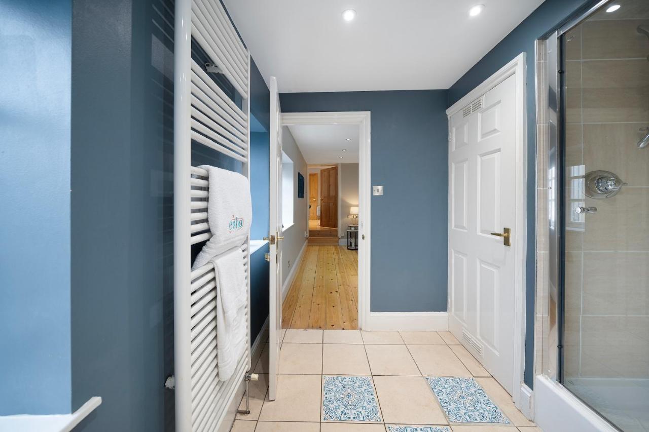 4 Bedroom Home With Garden, Game Room, Parking- Esho Stays Gloucester Zewnętrze zdjęcie