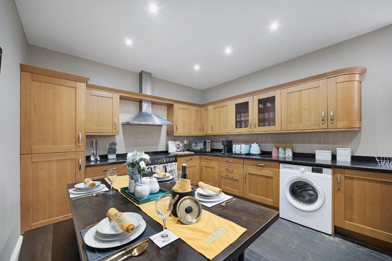 4 Bedroom Home With Garden, Game Room, Parking- Esho Stays Gloucester Zewnętrze zdjęcie